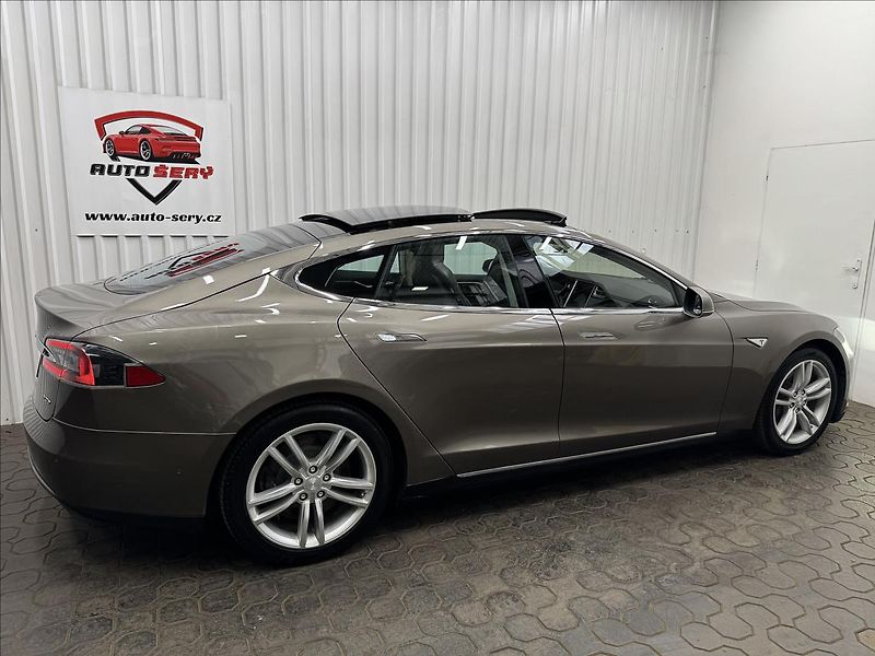 Tesla Model S 70D 4x4 DUAL MOTOR PANO DPH - fotka 9 z 36
