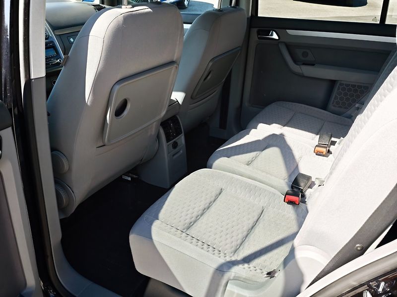 Volkswagen Touran (2009) Comfort 1,9 TDI 77 Kw - fotka 11 z 33