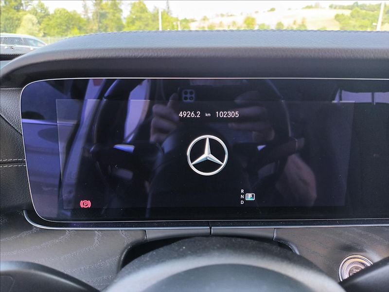 Mercedes-Benz Třídy E 2,0 220d,AMG,4MATIC,PANO,9G - fotka 28 z 33