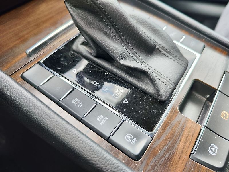 Škoda Superb 2.0 TDi/147kW Scout DSG 4x4 - fotka 28 z 39