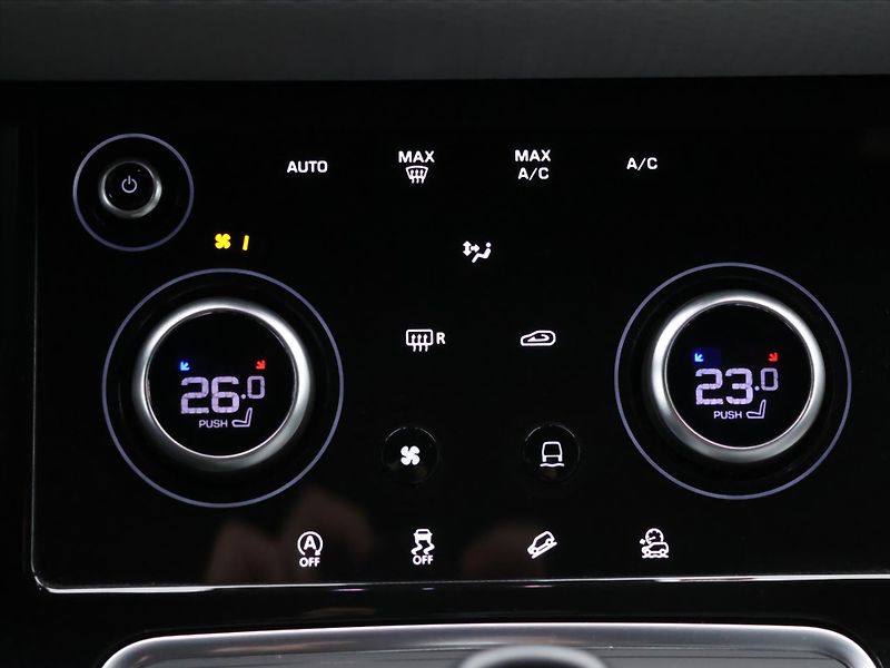 Land Rover Range Rover Evoque 2,0 R-Dynamic 4WD 120kW - fotka 24 z 32