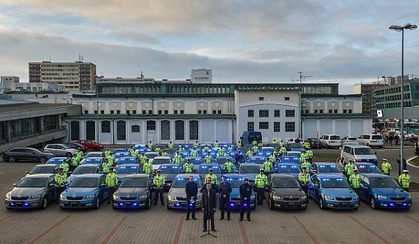 Dopravní policie převzala 50 nových octavií a tři superby.