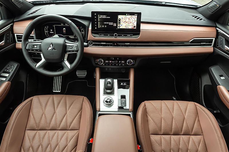 Mitsubishi Outlander (2025) 2,4 PHEV 4WD  Instyle+ - fotka 21 z 25