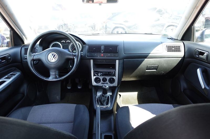 Volkswagen Golf 1,6FSi 77kW M/T - fotka 5 z 7