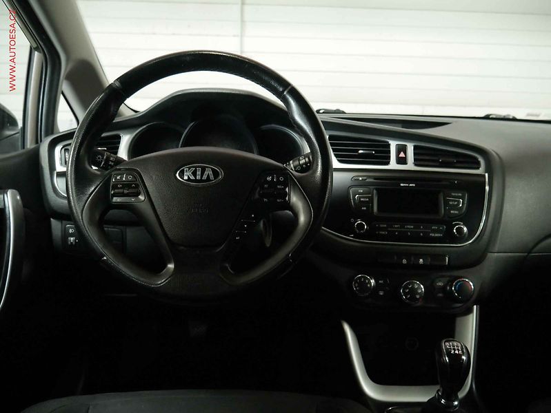 Kia Ceed (2014) 1.4 CVVT, ČR, AC, temp - fotka 11 z 18