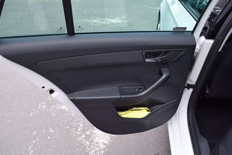 Škoda Fabia (2015) 1.2TSI 66kw STYLE AC TEMPOMAT - fotka 13 z 45