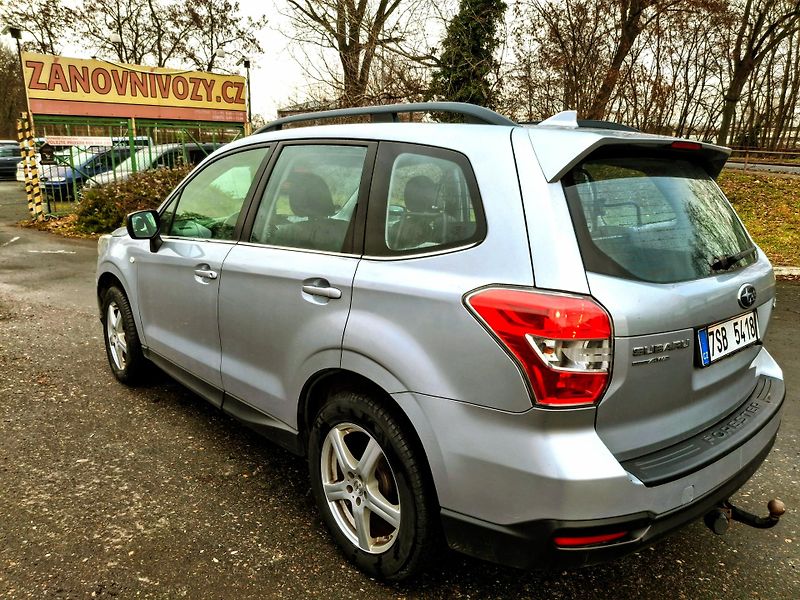 Subaru Forester 2.0 benzin  Rezervace - fotka 11 z 43