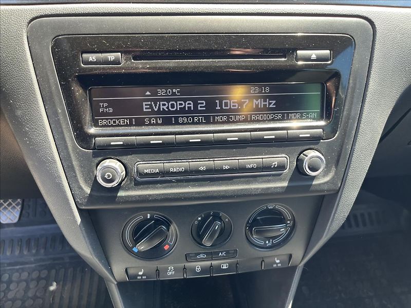 Škoda Rapid 1,6 TDi 66KW KLIMA STK 6/28 - fotka 16 z 32
