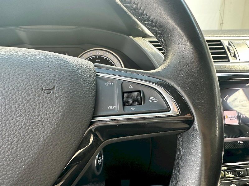 Škoda Superb (2019) 2.0 TSI 200kW AmbitionPlus Com - fotka 11 z 24