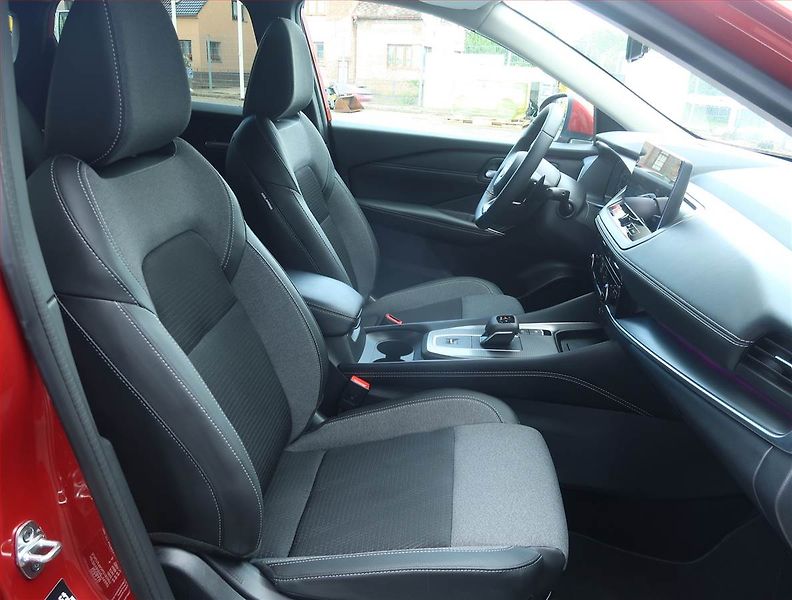 Nissan Qashqai (2025) N-Connecta 1.3 DIG-T MHEV - fotka 9 z 22