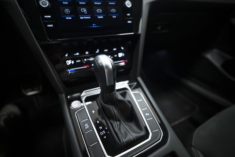 Volkswagen Arteon 2,0 TDI DSG R-LINE 1. MAJ ČR - fotka 27 z 36