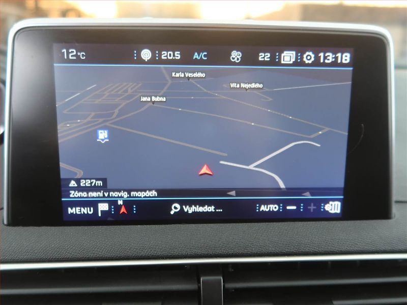 Peugeot 3008 (2020) Allure 1.2 PureTech, Automat - fotka 13 z 23