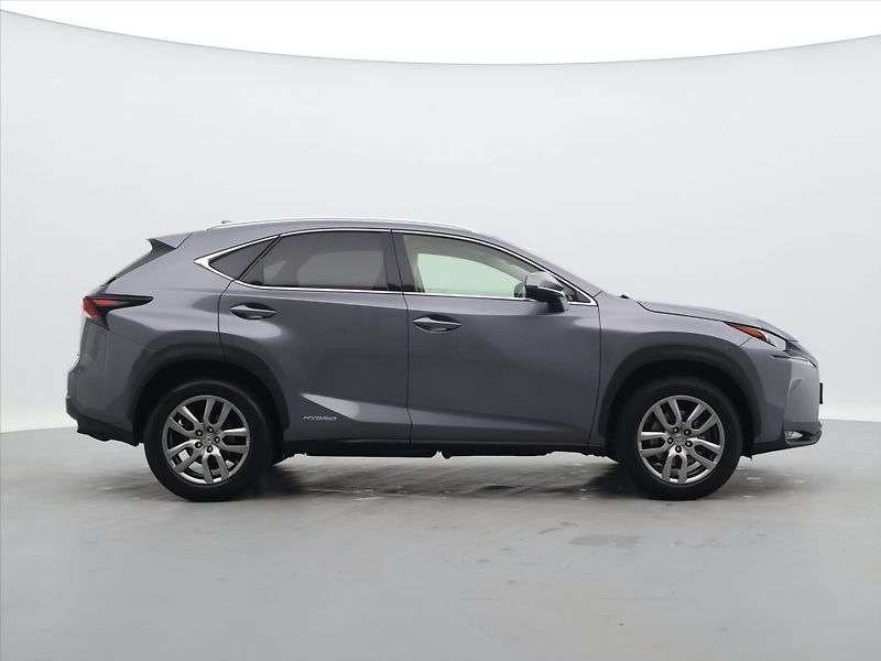 Lexus NX 300h 2,5 145kW 4WD Premium AUT - fotka 8 z 38