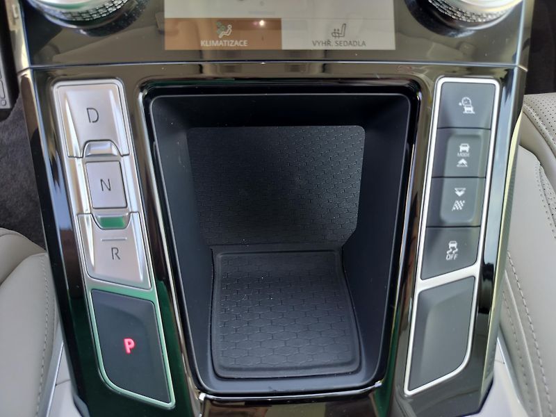 Jaguar I-Pace EV400 AWD HSE, navi, kůže     - fotka 23 z 36