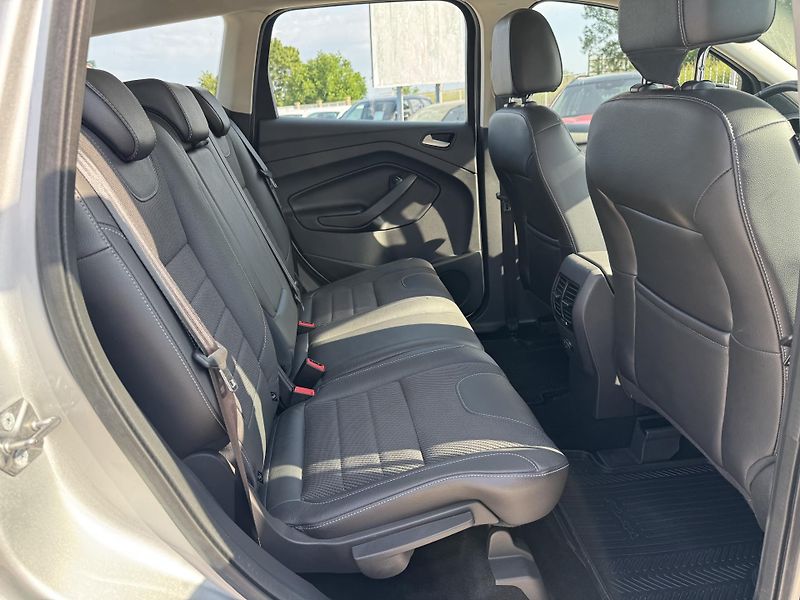 Ford Kuga (2014) 1.6 134 kw, 4x4, Bohatá výbava - fotka 28 z 31