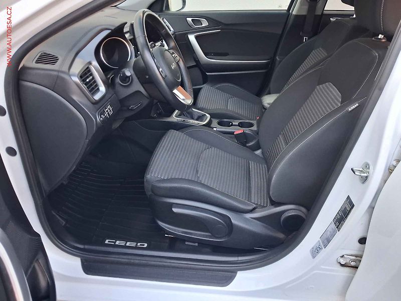 Kia Ceed (2022) 1.5T-GDi, 1.maj,ČR, Navigace - fotka 9 z 17