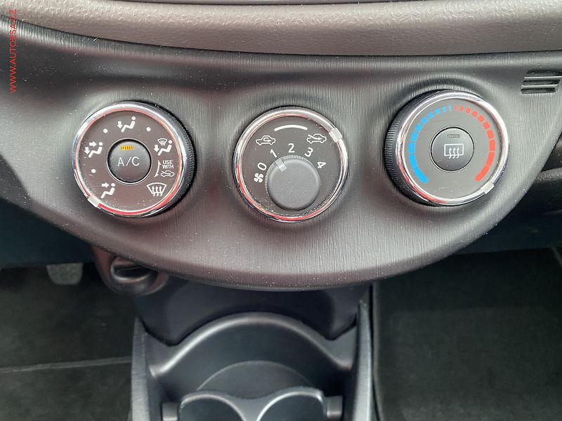 Toyota Yaris (2014) 1.0VVT-i, 2.maj,ČR, STK2/27 - fotka 16 z 17