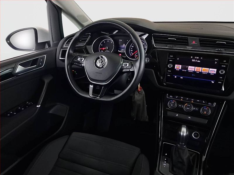 Volkswagen Touran (2019) 1.5 TSI - fotka 7 z 18