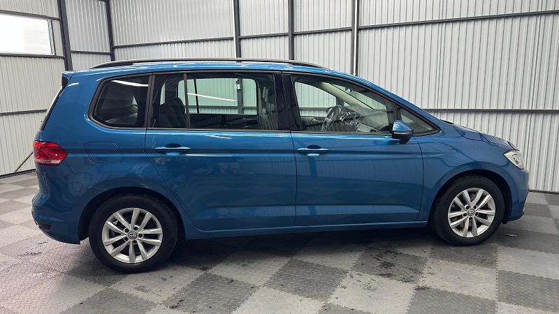 Volkswagen Touran (2016) 2.0TDI 110KW - fotka 2 z 25
