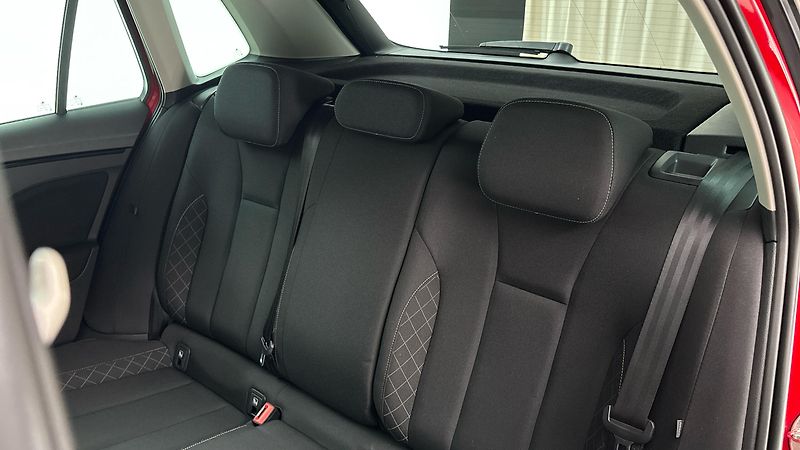 Škoda Kamiq 1.5 TSI Ambition - fotka 16 z 24