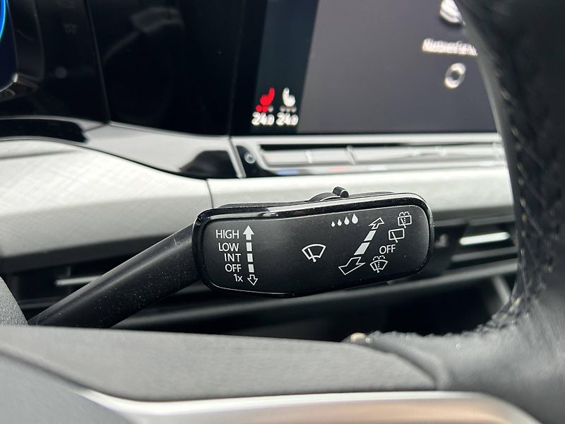 Volkswagen Golf Life 1,0TSi - fotka 15 z 22