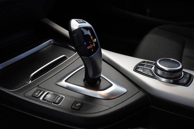 BMW Řada 1 118i 1.5 AUTOMAT - fotka 14 z 27
