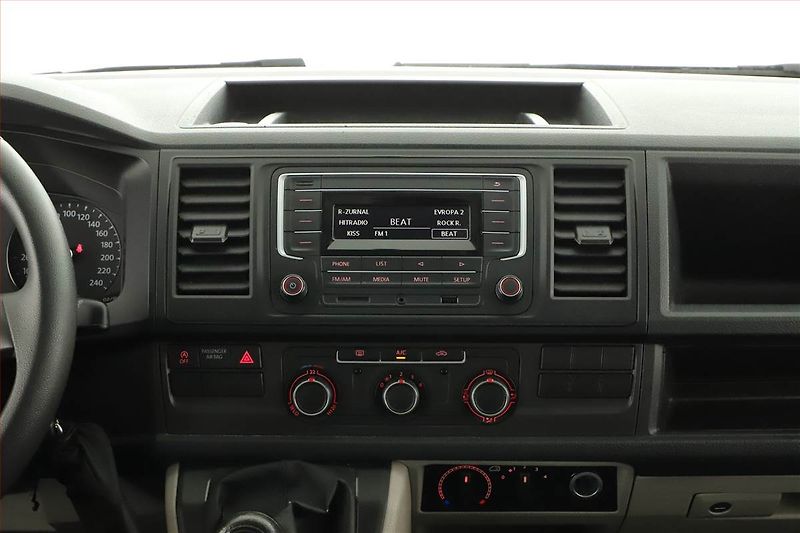 Volkswagen Transporter (2018) 2.0 TDI, Bus, 6Míst, ČR, 1Maj - fotka 9 z 14