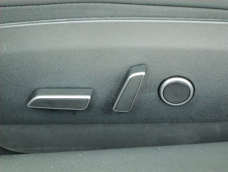 Tesla Model 3 (2023) Standard Range LFP, SoH 96% - fotka 17 z 23
