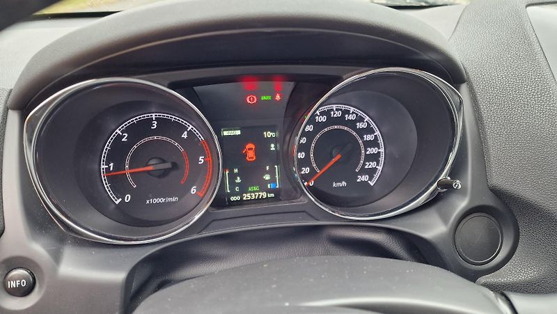 Mitsubishi ASX 1,8DDi 4x4 Manuál Nové ČR - fotka 8 z 17