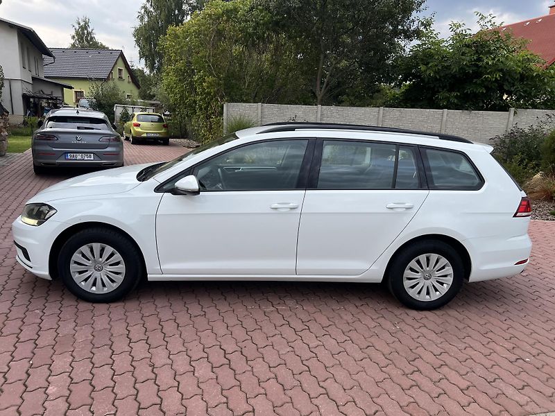 Volkswagen Golf 1.0 TSI 85KW,1 MAJITEL,SERVIS - fotka 4 z 40