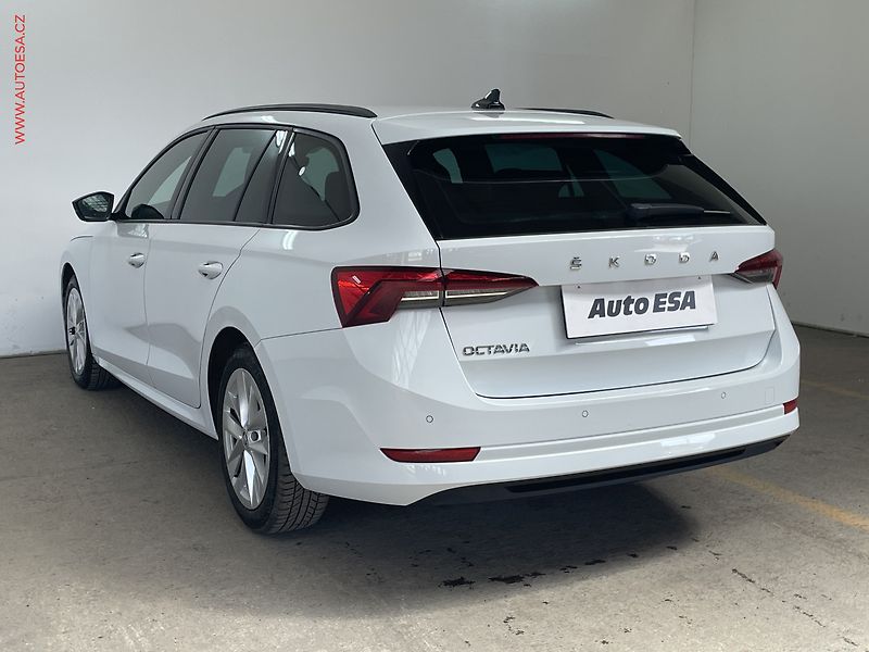 Škoda Octavia (2022) 1.5TSi, ČR, Style, LED, park - fotka 6 z 17