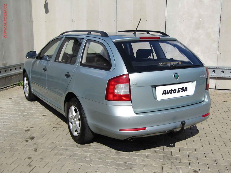 Škoda Octavia (2011) 1.6 TDi, 2.maj,ČR, servis - fotka 6 z 19