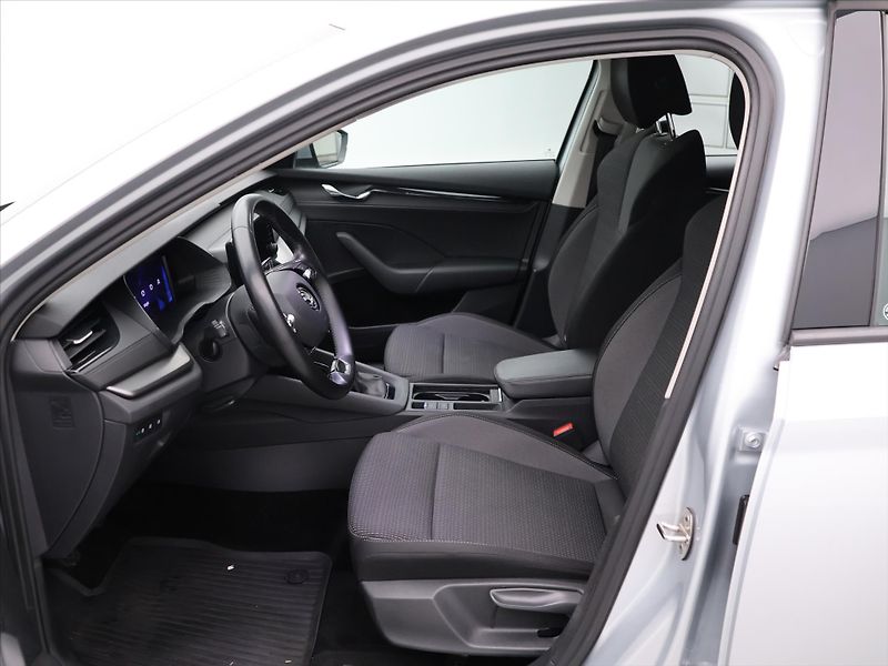 Škoda Octavia 2,0 TDI 85kW Ambition CZ DPH - fotka 10 z 25