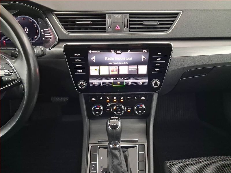 Škoda Superb (2022) 2.0 TDI - fotka 12 z 20