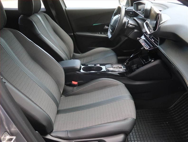 Peugeot 2008 (2023) 1.2 PureTech - fotka 9 z 25