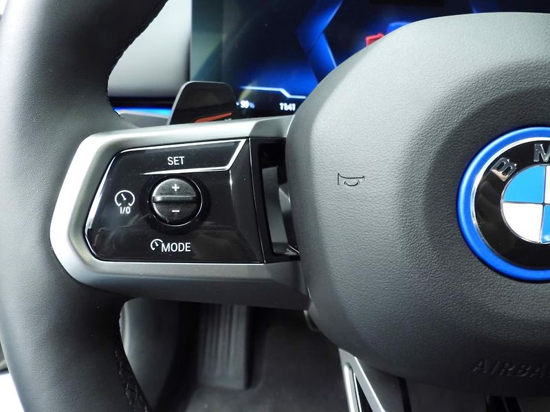 BMW i5 xDrive40 M-Sport 4zon H/K Vent - fotka 12 z 30