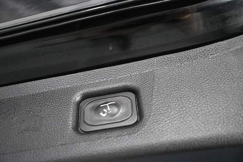 Ford S-MAX (2019) 2.0 TITANIUM LED Kamera ECOBLU - fotka 26 z 35