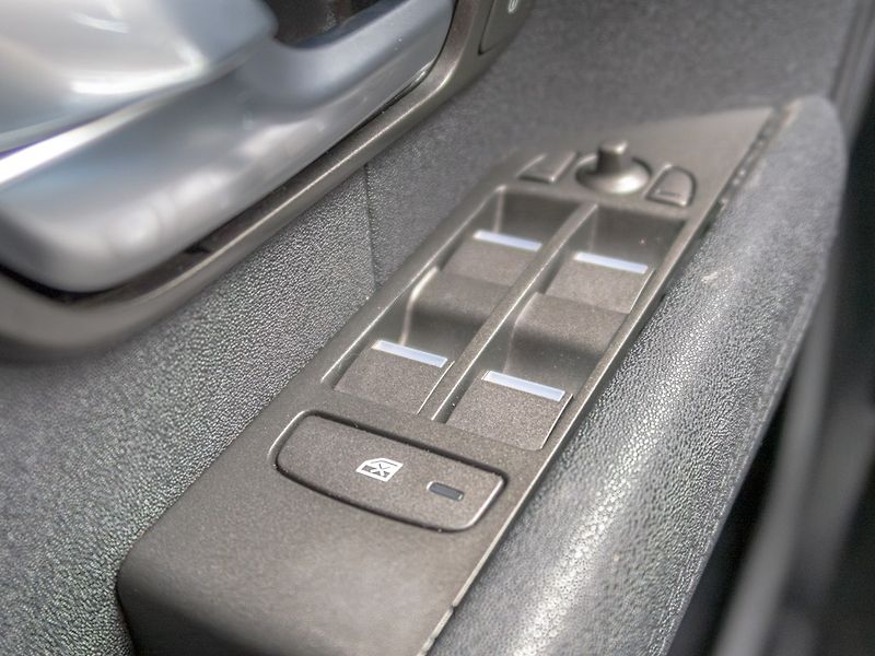 Land Rover Range Rover Evoque (2013) 2.2D 140KW 4x4 – MAT - fotka 33 z 51