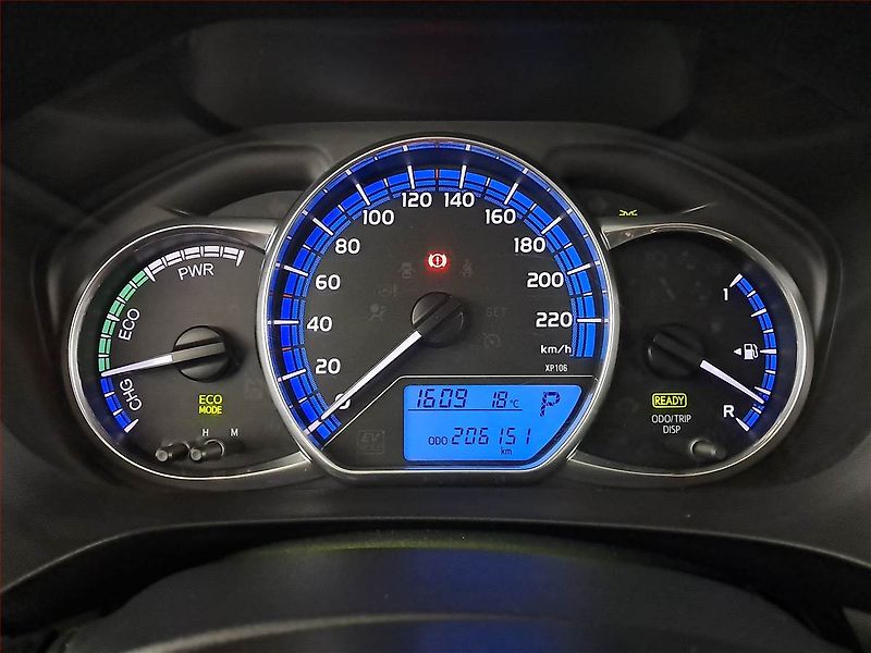 Toyota Yaris (2015) 1.5 Hybrid, Automat, Tempomat - fotka 11 z 19