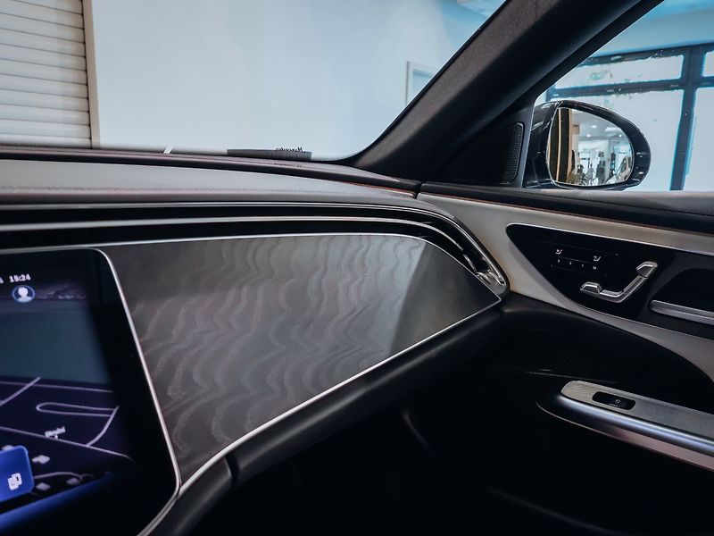 Mercedes-Benz Třídy E E 450 4MATIC 280 kW AMG - fotka 20 z 38