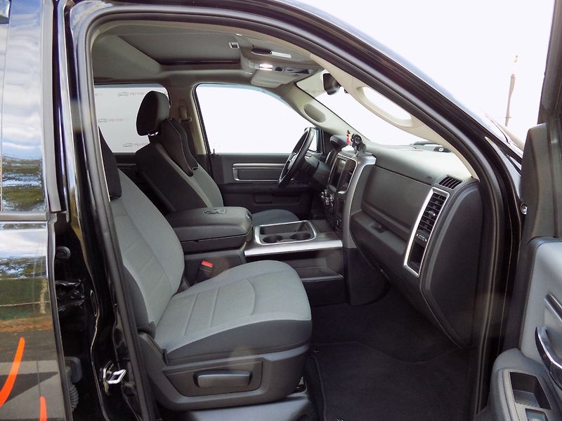 Dodge RAM 1500 (2022) 5.7 HEMI/CREW CAB/ČR/DPH/LED/ - fotka 15 z 40