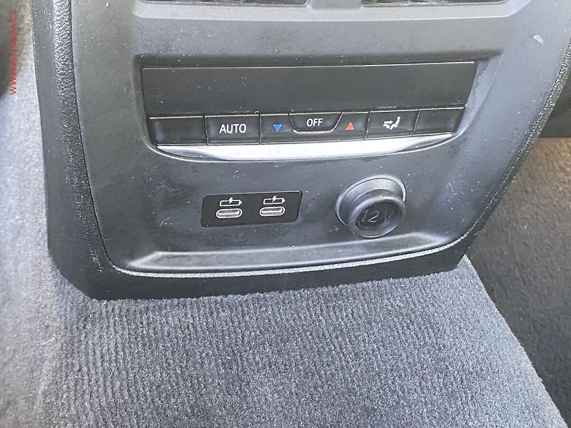 BMW Řada 3 (2019) 2.0 D 320d, Sport Line - fotka 11 z 19