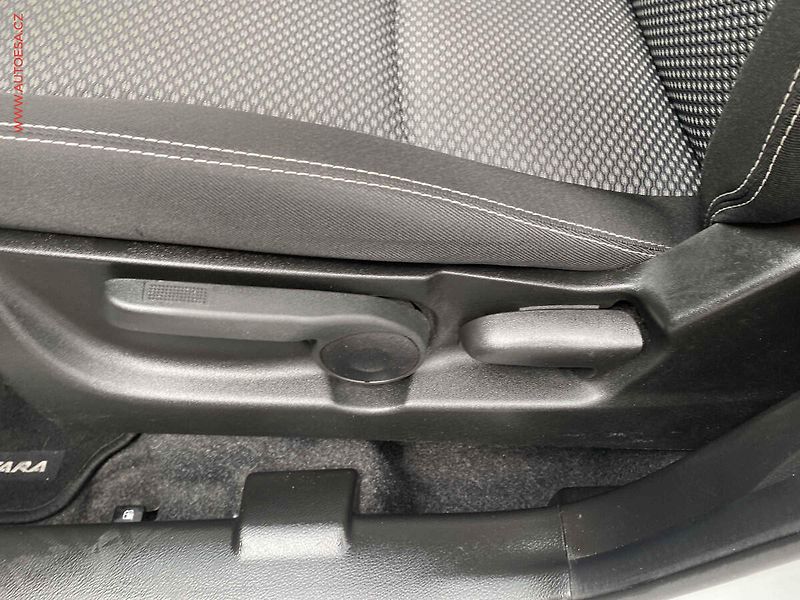 Suzuki Vitara (2018) 1.6 VVT, 2.maj,ČR, AC, temo - fotka 14 z 18