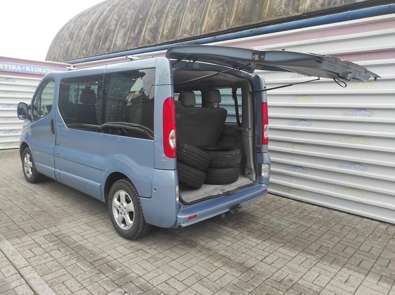 Renault Trafic 2,5dCi 107kW Passenger 7 míst - fotka 20 z 20