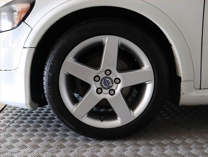 Volvo C30 (2009) 1.6 D, po STK, rezervace - fotka 15 z 17