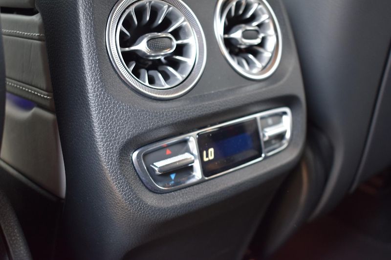 Mercedes-Benz Třídy G (2024) G63Manufa/Mat.šedá/dvoubarevná - fotka 25 z 36