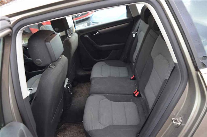 Volkswagen Passat (2012) VARIANT 2,0 TDI - fotka 22 z 26
