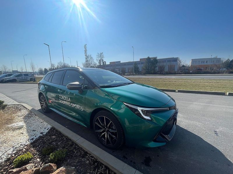 Toyota Corolla 1.8 Hybrid Automat GR Sport - fotka 14 z 28