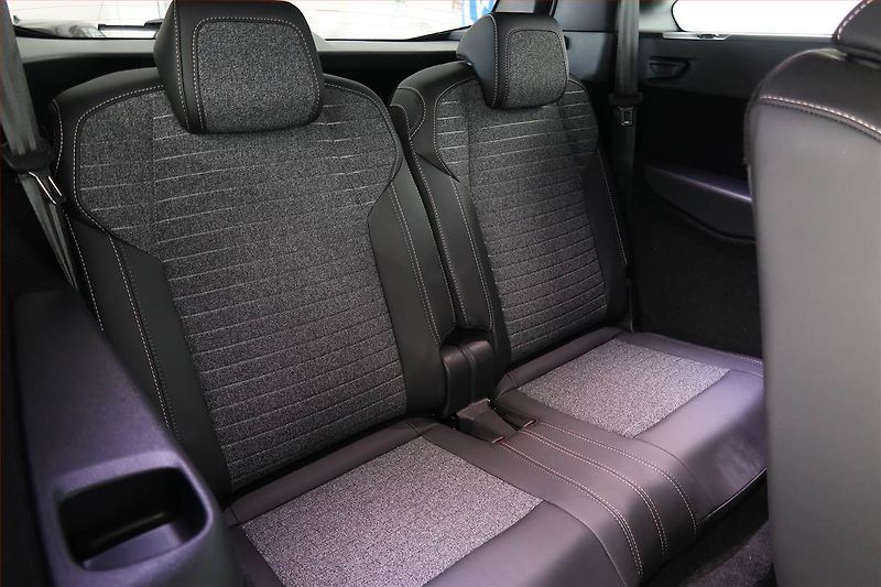 Peugeot 5008 (2025) Allure PureTech 130 - fotka 20 z 20