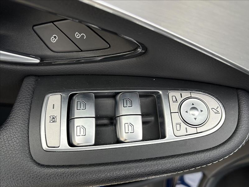 Mercedes-Benz GLC 2,0 250i 155kW 4M,AMG,Led,Navi - fotka 4 z 40
